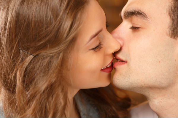 男が思う「気持ちいいキス」と「残念なキス」の違いとは？