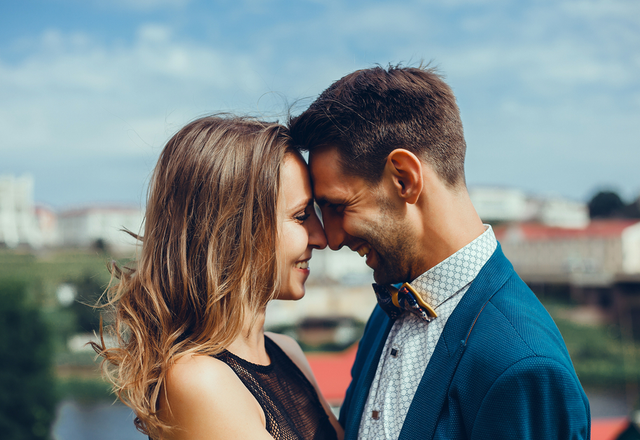 雰囲気作りが大切！女性がウットリする「甘いキス」の仕方