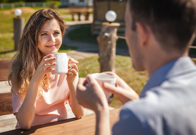 実は必死なんです！女性が出している「好き好きサイン」とは？