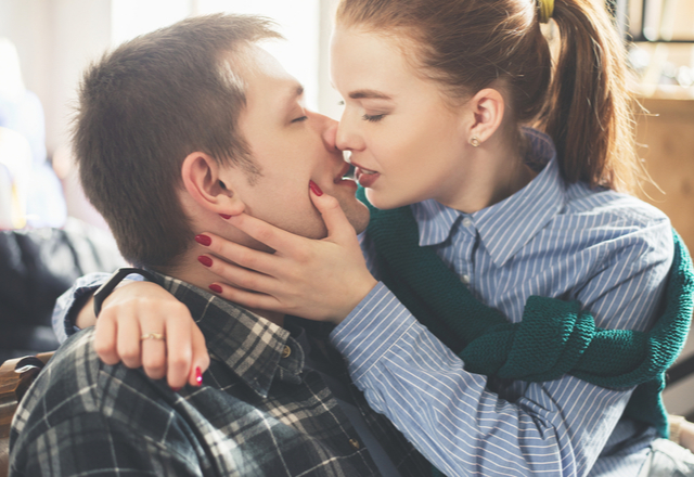 もっと一緒にいたい…♡女性を【ムラっとさせるハグ】の4つのコツ