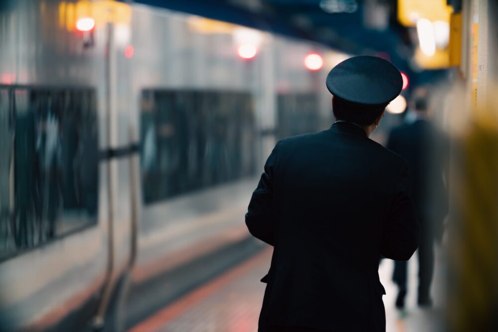 地方の高校に新幹線で通学。しかし定期を落とし降りられない！？すると、駅員の優しい言動に「こんな大人になりたい」