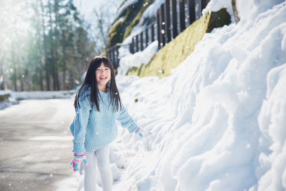 【松葉づえ】で足場の悪い雪道を歩いていると…→「大丈夫ですか？」下校途中の小学生のとっさの行動に感動！！