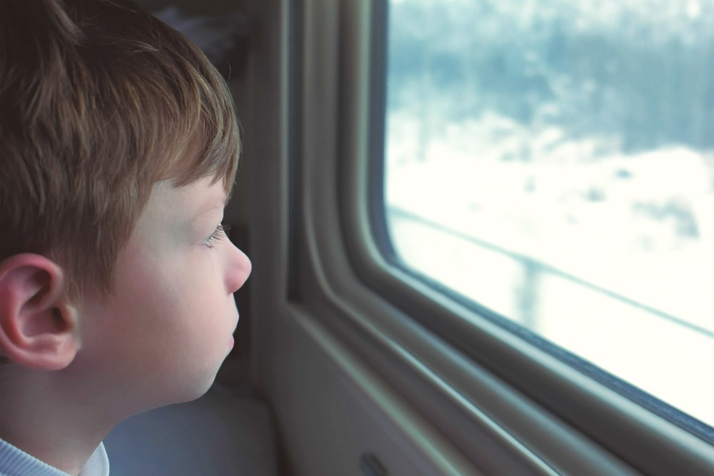 【電車で】4歳児「木が急いで後ろに走っていくのはどうして？」説明すると…→まさかの解釈に「大人たちも思わず笑顔に」