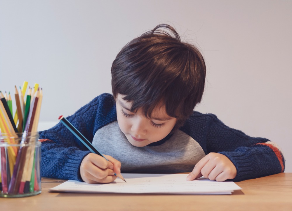 ひらがなの練習をする小学1年生の息子。「へ」の読み方が分からず…→まさかの解釈に「自分の頭の硬さを痛感」！？