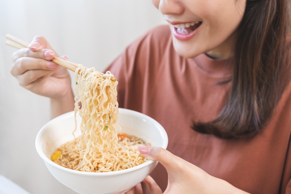 留学生とラーメン屋へ…。すると、食べ方に驚かれ！？「異なるんだなぁ」