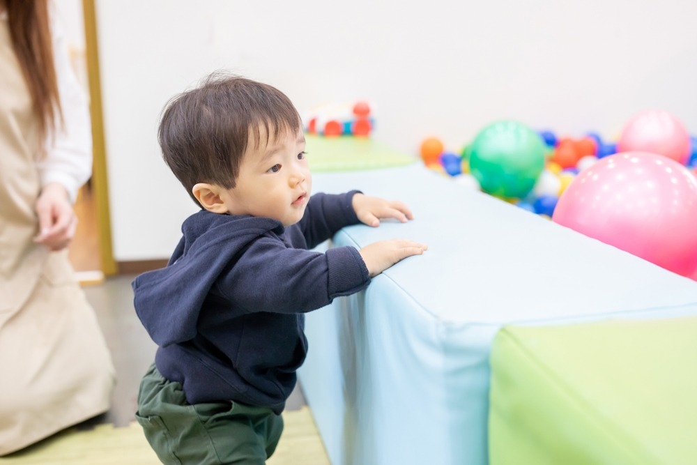 【プレイルームで】まさかの力技！？1歳息子の驚きの行動に「思わず笑ってしまいました」