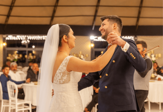 アメリカの結婚式で…「えっ、こんなに?」日本と”まったく違う雰囲気”に「体力やば!」「楽しそう」