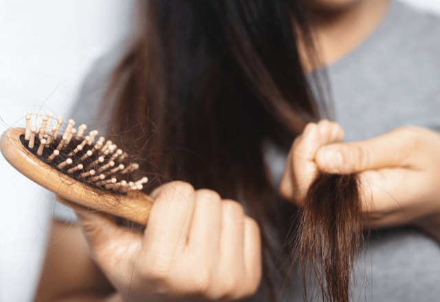 髪の毛を2年間のばした私　お腹までのある髪をバッサリ⇒切った理由に「頑張ったな」　「そんな取り組みあるんだ」