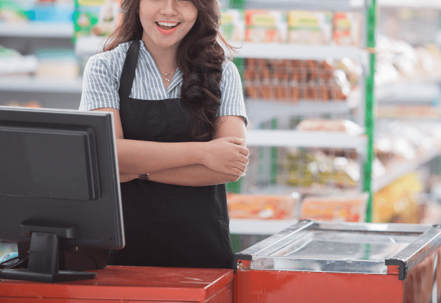 アメリカで…レジに並んでいると…次の瞬間⇒店員さんの接客に「そんなに話す？」「友達みたい」