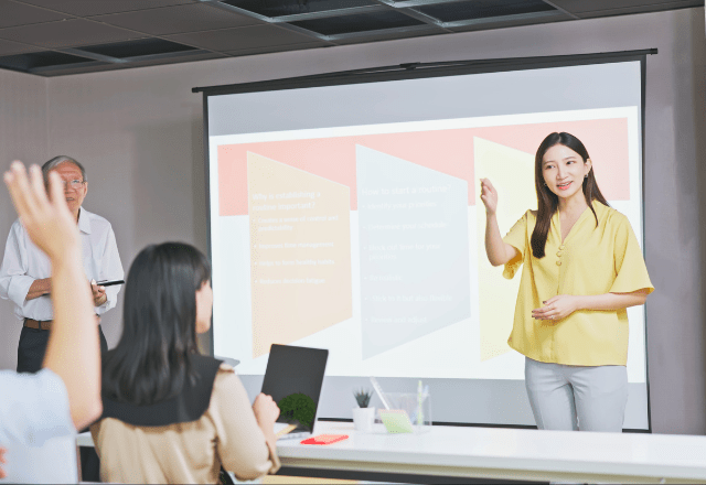 人前で話すと声が震える社会人 6ヶ月後…上司の評価「分かりやすい」「説得力がある」