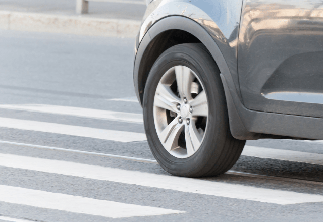 東南アジアで…道を譲る車に会釈すると⇒次の瞬間、ガイドに”注意された”理由に「うそでしょ?」